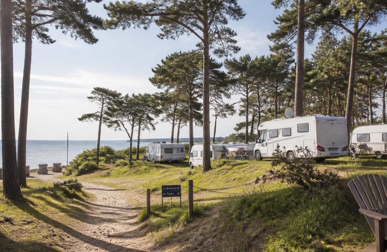 Campingpark Kühlungsborn, Mecklenburg-Vorpommern — families camping by baltic seaside resort camping, right behind the promenade